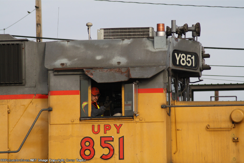 UPY 851